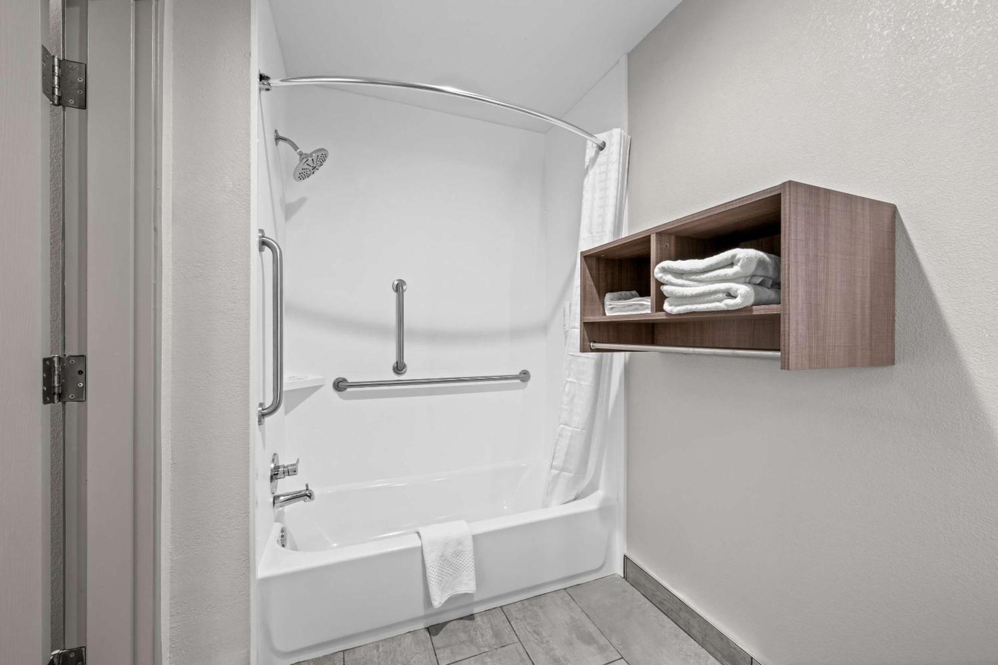 Hotel Clarion Pointe Archdale Esterno foto